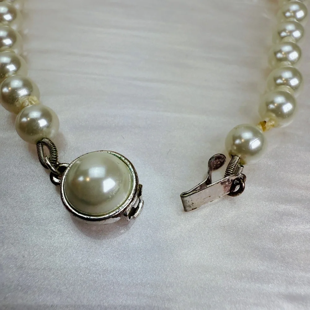 Vintage small knotted in between pearl necklace